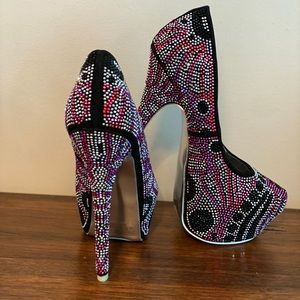Shï by JOURNEYS pink and black crystal shoes